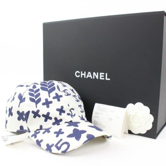 Chanel 22P 2022 White x Navy Blue Charm Icon CC Logo Baseball Cap Hat 85C24s